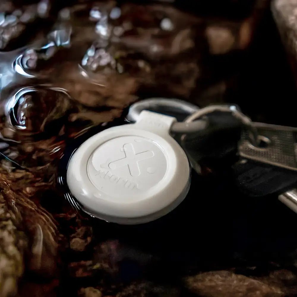 TravelTag for iPhone (iOS) - Water - resistant - Ash White - Xtorm NL