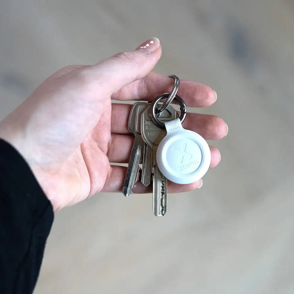 TravelTag for iPhone (iOS) - Water - resistant - Ash White - Xtorm NL