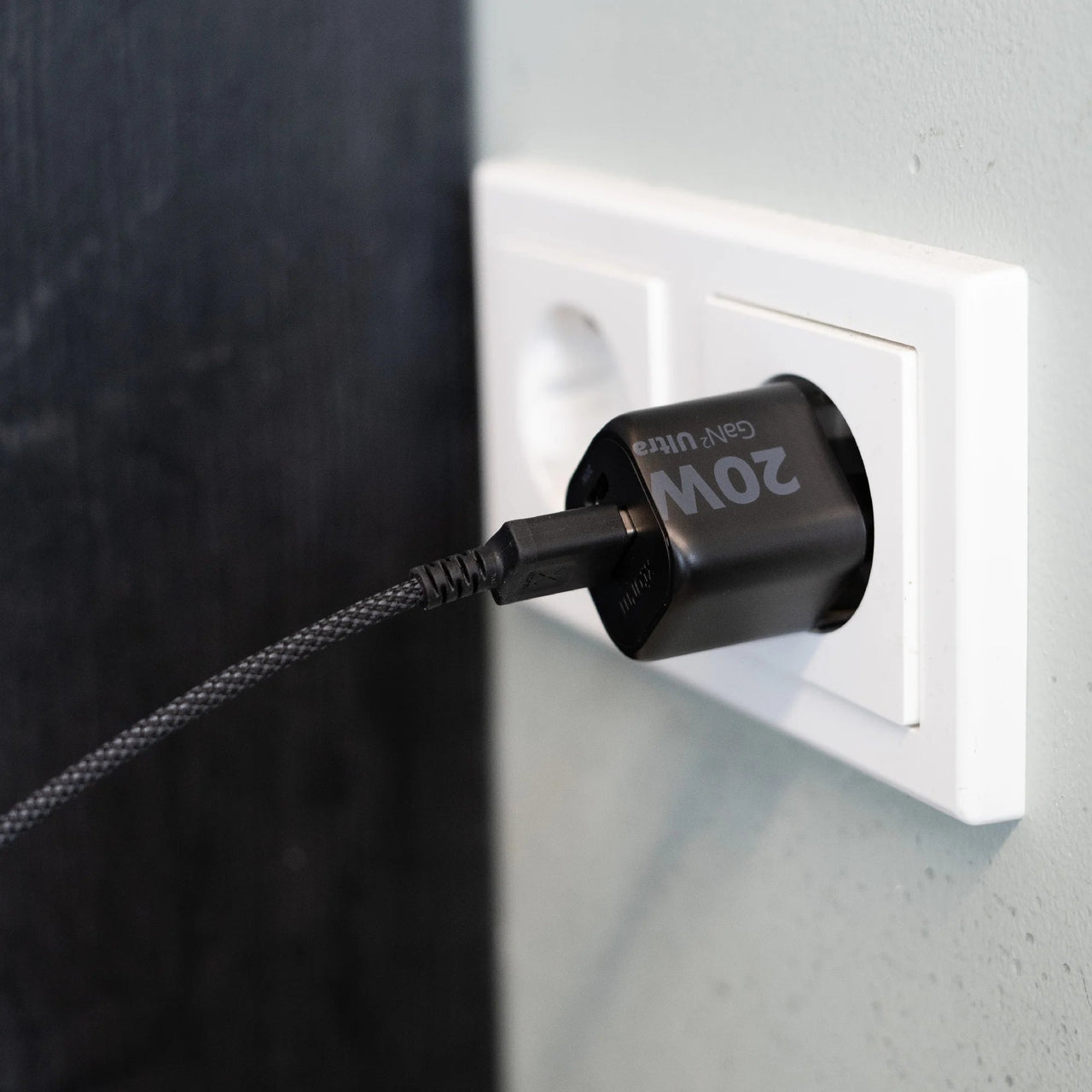 20W GaN2 Ultra Wall Charger - Black - Xtorm NL