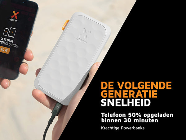 De Powerbank aangesloten aan een telefoon die toont dat er geladen wordt met Xtorm Supercharge 20W. 50% opgeladen binnen 30 minuten. Dit is de Volgende Generatie Snelheid