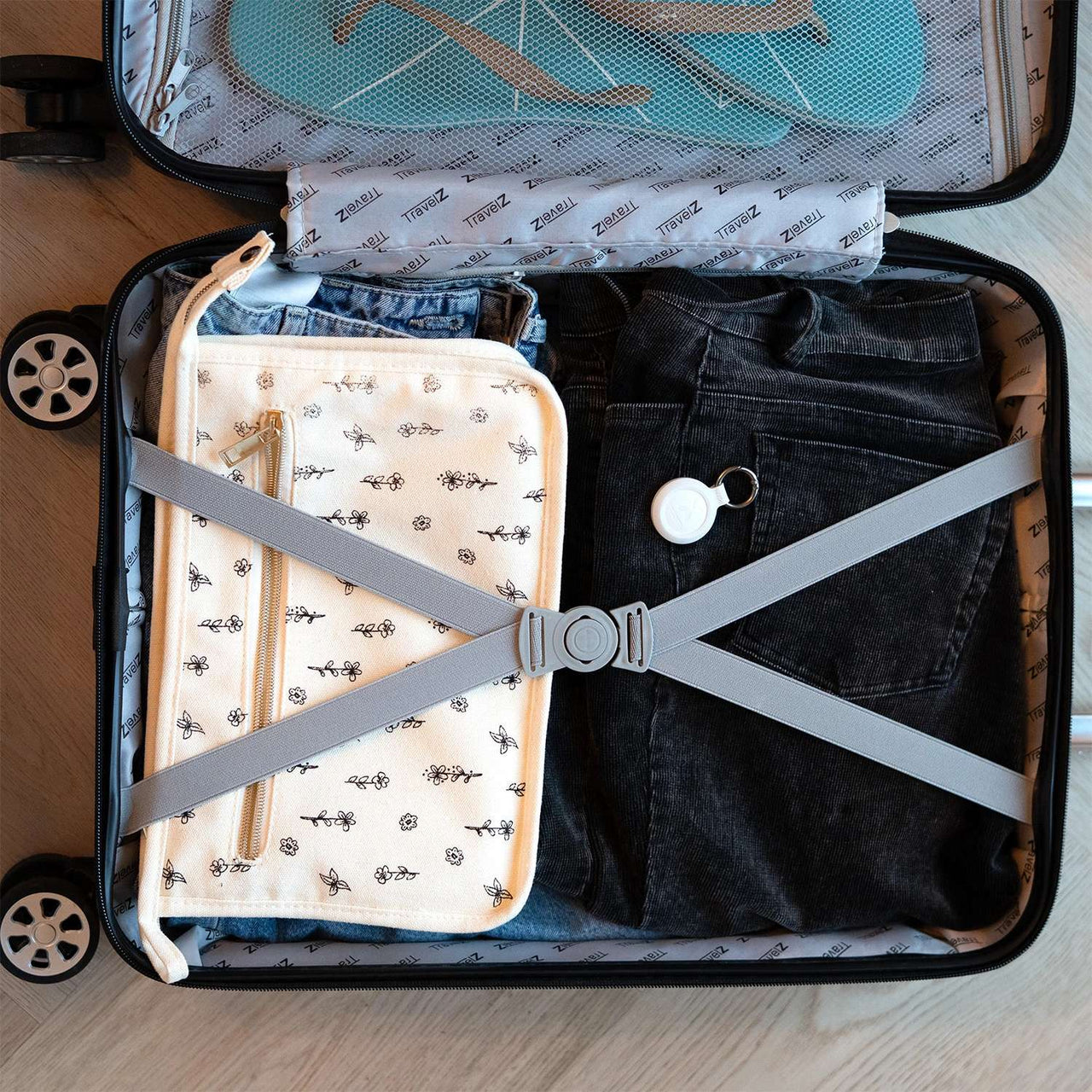 Xtorm Water-resistant TravelTag - Ash White
