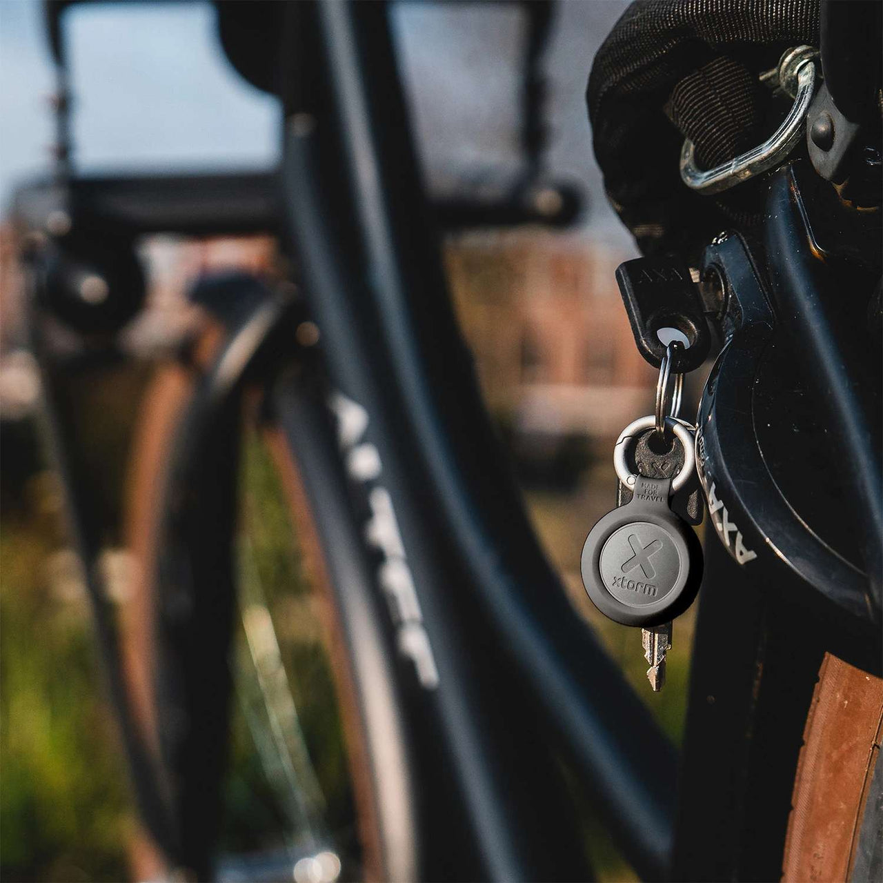 Xtorm Water-resistant TravelTag - Charcoal Black