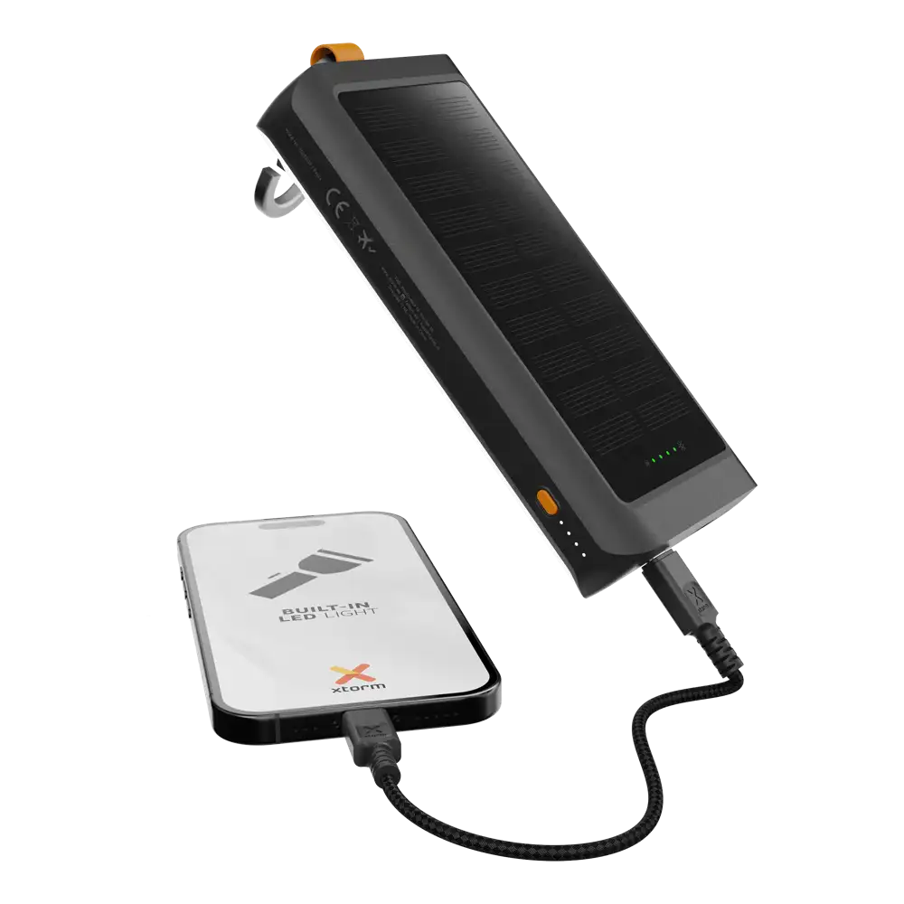 Go2 Powerbank 20W - 10.000 mAh met Solar en Lamp - Charcoal Black - Xtorm NL