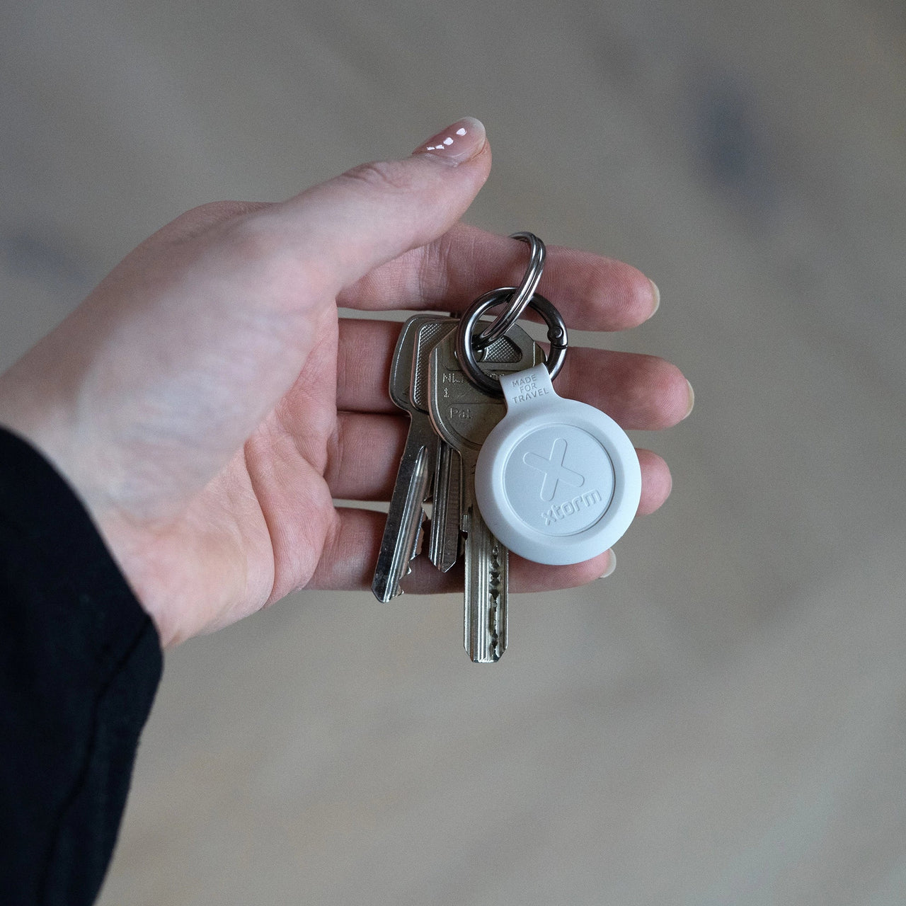 TravelTag for Android & iPhone - Water - resistant - Ash White - Xtorm NL