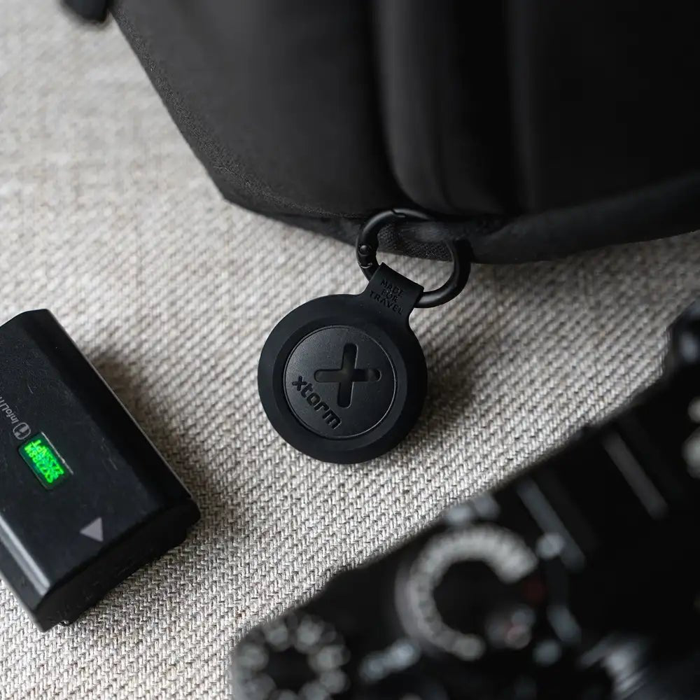 TravelTag for iPhone (iOS) - Water - resistant - Charcoal Black - Xtorm NL