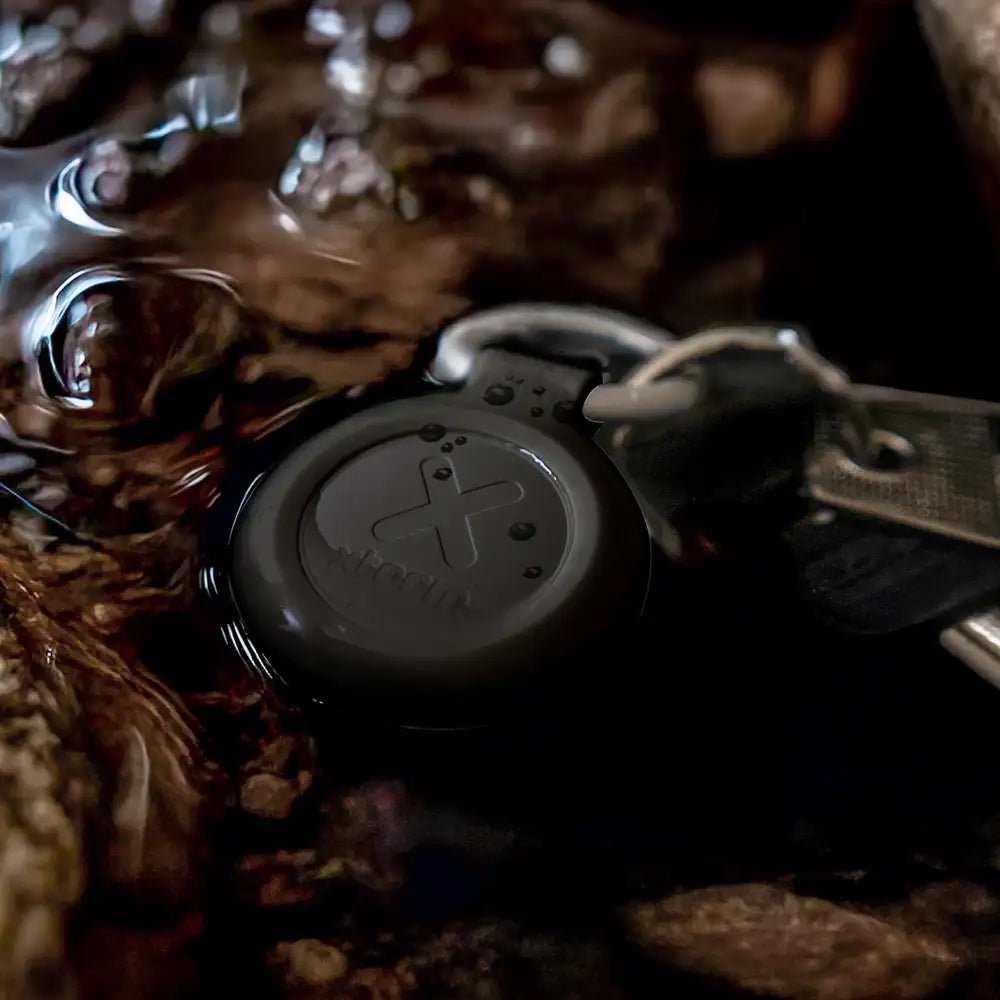 TravelTag for iPhone (iOS) - Water - resistant - Charcoal Black - Xtorm NL